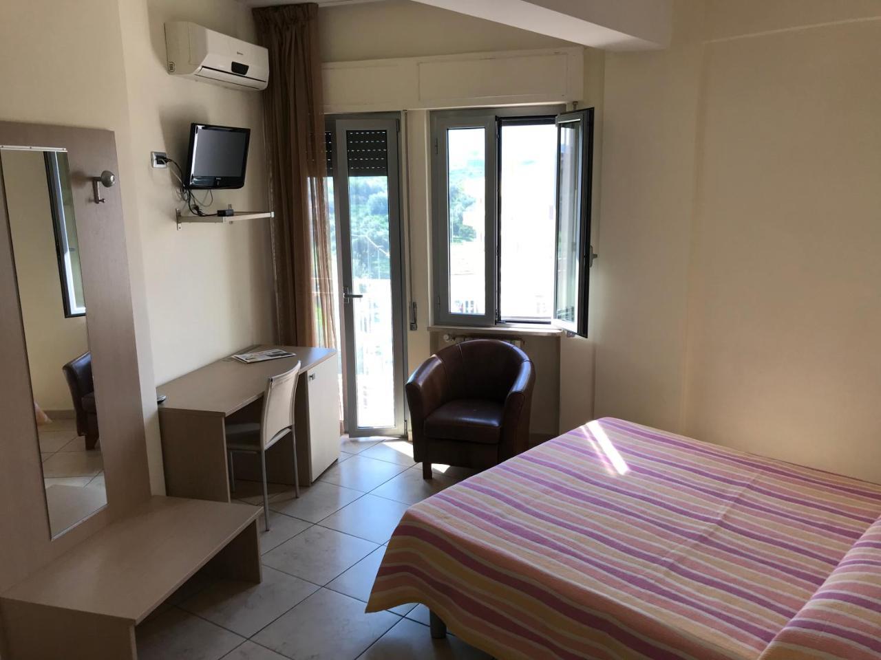 רוסאנו Hotel San Luca מראה חיצוני תמונה